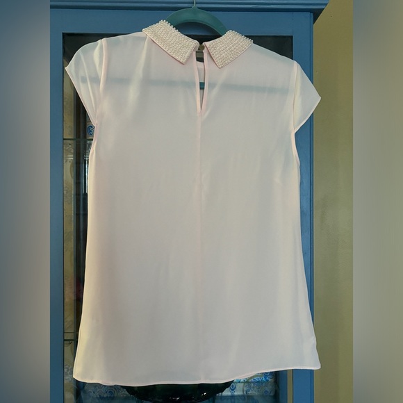 Pearl collar short sleeve pink blouse. So adorable! - Picture 4 of 7